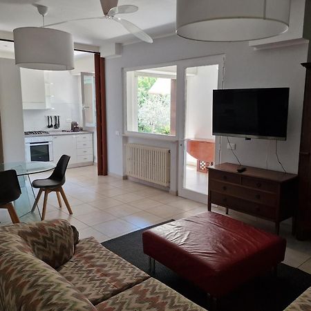 Residence Appartamenti Casa Vacanze Abbazia 佩萨罗 外观 照片