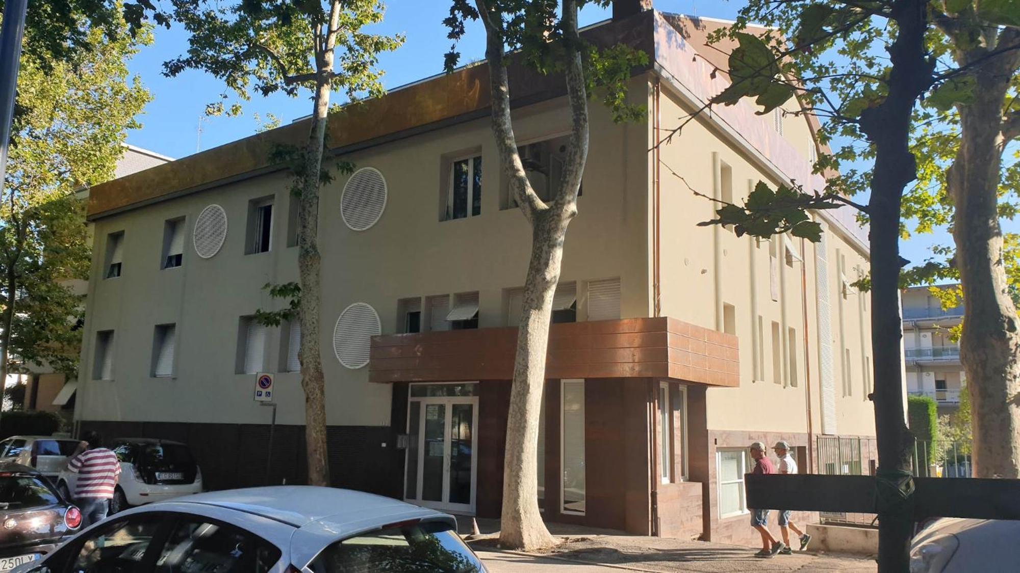 Residence Appartamenti Casa Vacanze Abbazia 佩萨罗 外观 照片